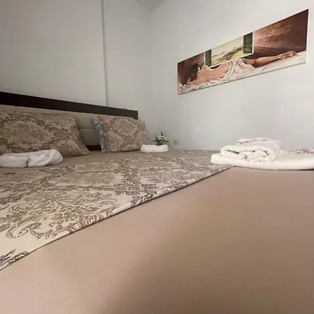 Leo&julia Luxury 2 *